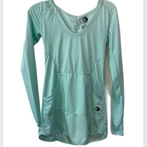 Women’s long sleeve, lightweight athletic hoodie. XS